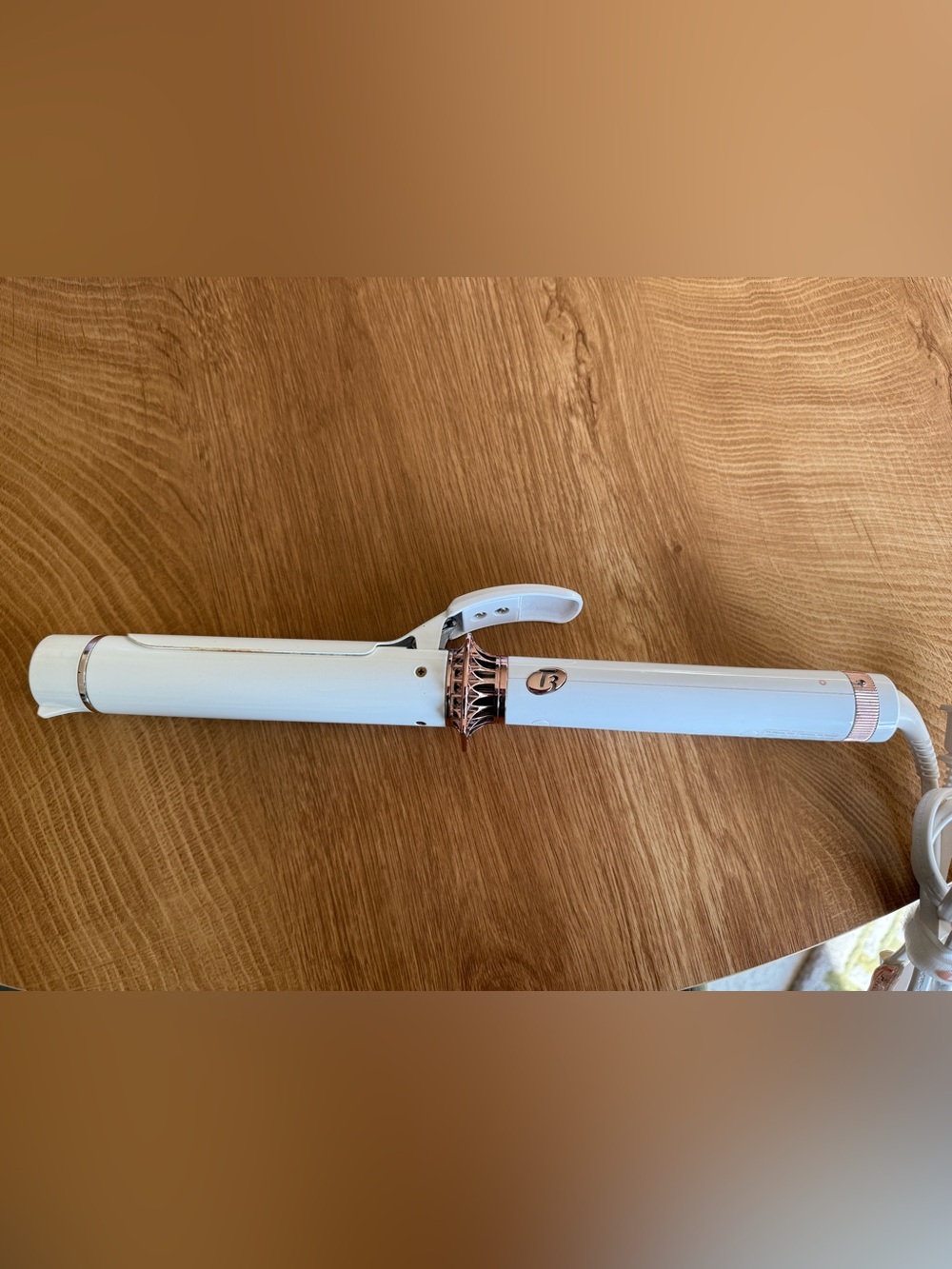 T3 White Curling Wand with Rose Gold Accents